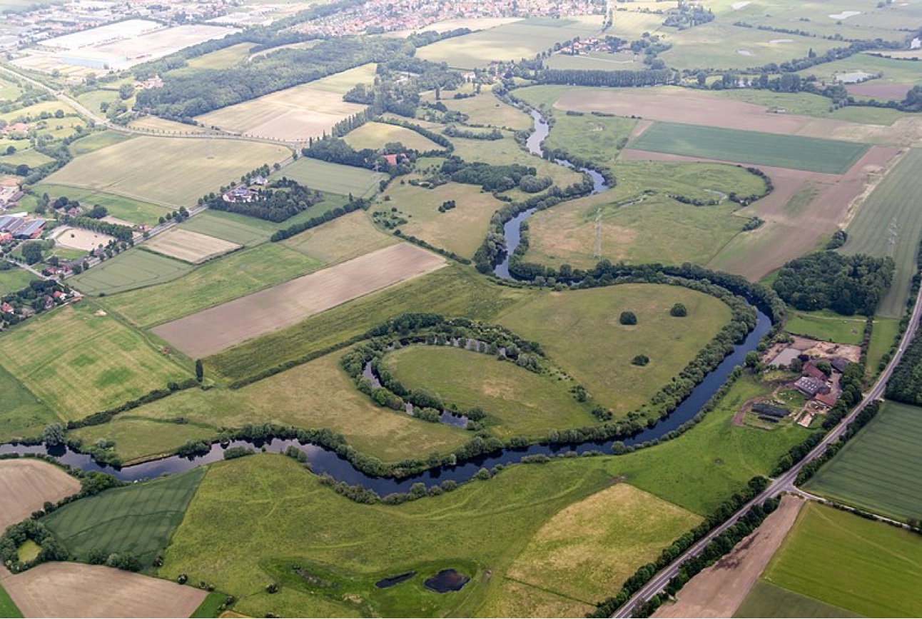 Lippelandschaft bei Lünen: Nicht nur die Lippe, sondern auch die angrenzende Flussaue mit ihrer vielfältigen Natur wird von den Schülerinnen und Schüler im Projektkurs untersucht. Projektkurs Bio